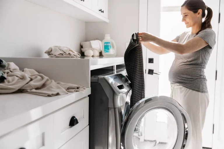 4 Secrets To Choosing A Reliable Ironing Machine For Your Laundry Store